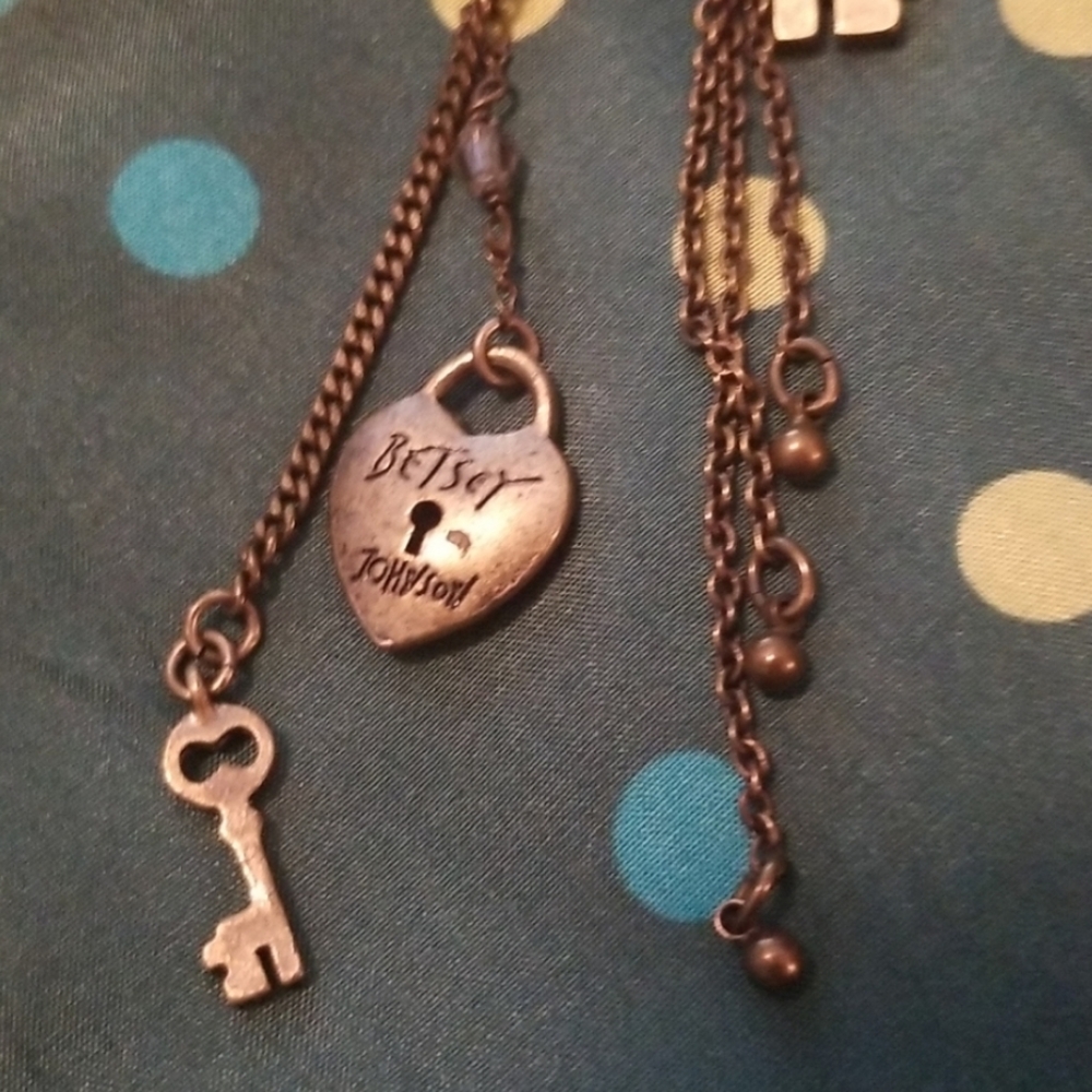 RARE Betsey Johnson Lock & Key Mismatched Drop Earrings - Picture 7 of 11